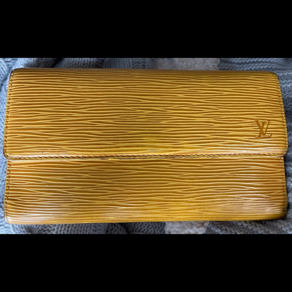 Authentic Vintage Louis Vuitton Long Bifold Wallet.   EPI Yellow